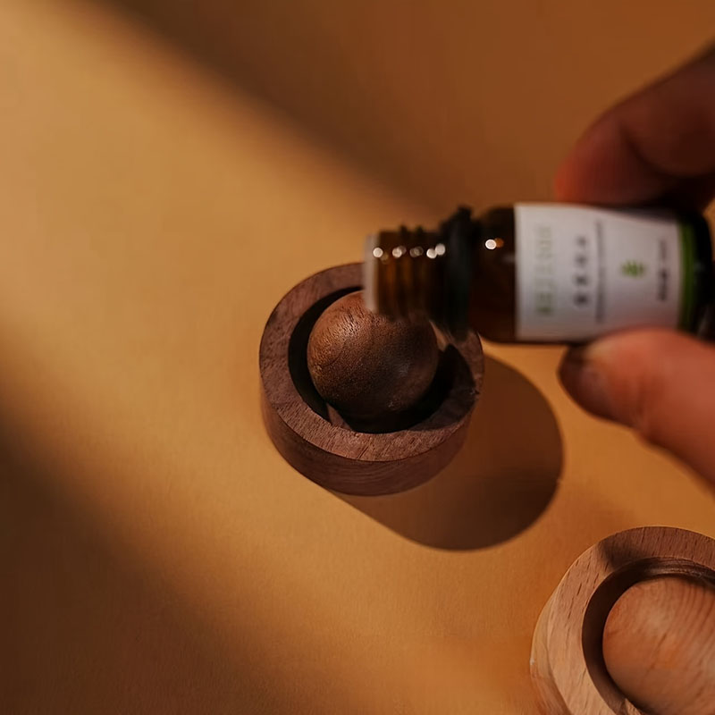 Quality Home Fragrance - Elegancki drewniany dyfuzor zapachowy, obrotowy design
